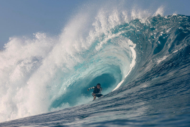 Dennis Picado surfeando el principal estadio mundial del surfing: Pipeline